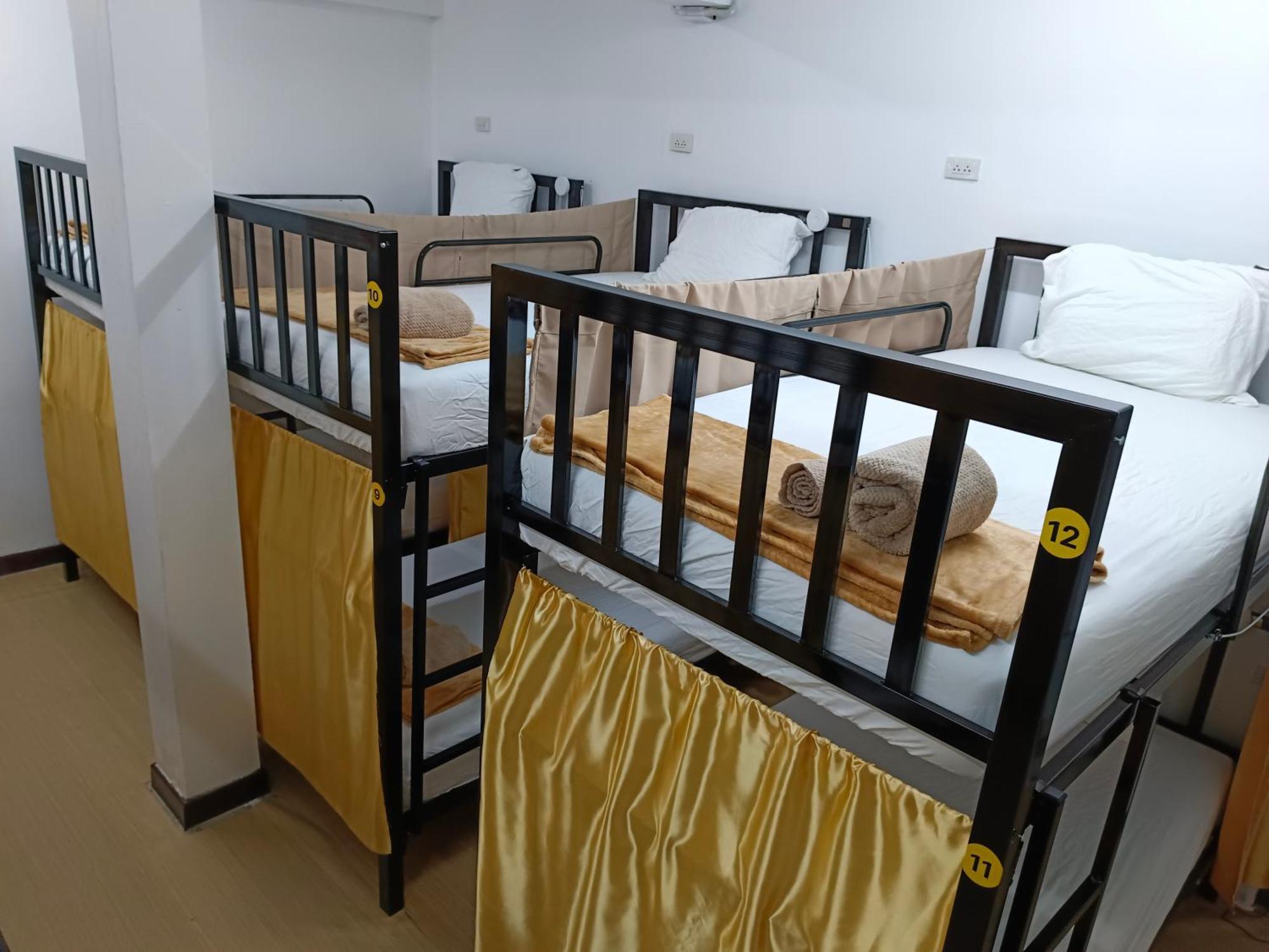 Silom Guesthouse Bangkok Dış mekan fotoğraf